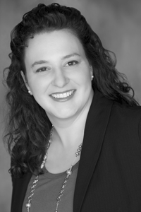 Nicole Fende Headshot